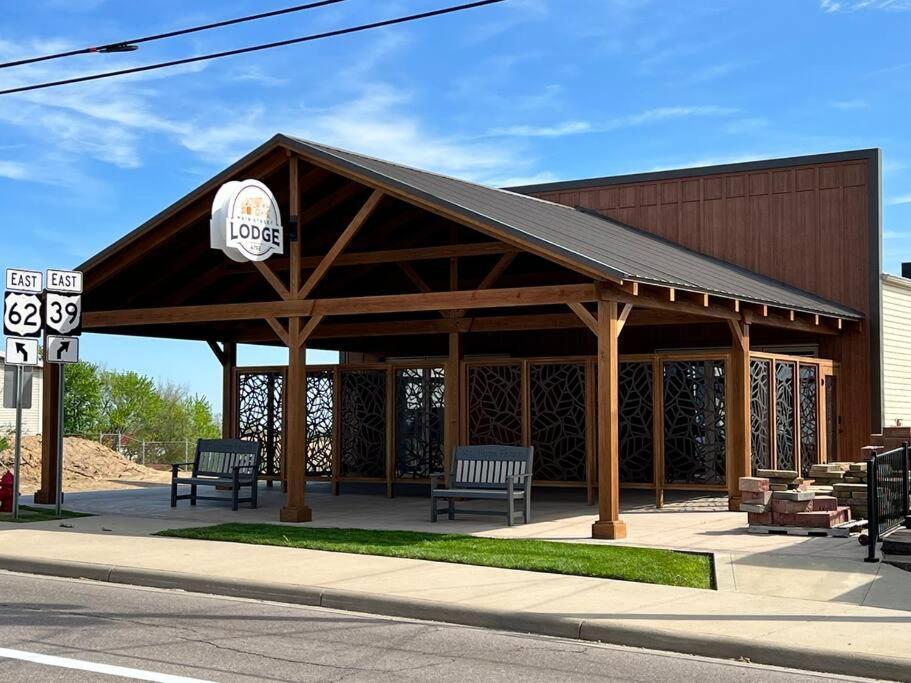 Barnwood Suite - Main Street Lodge In Berlin Exterior photo